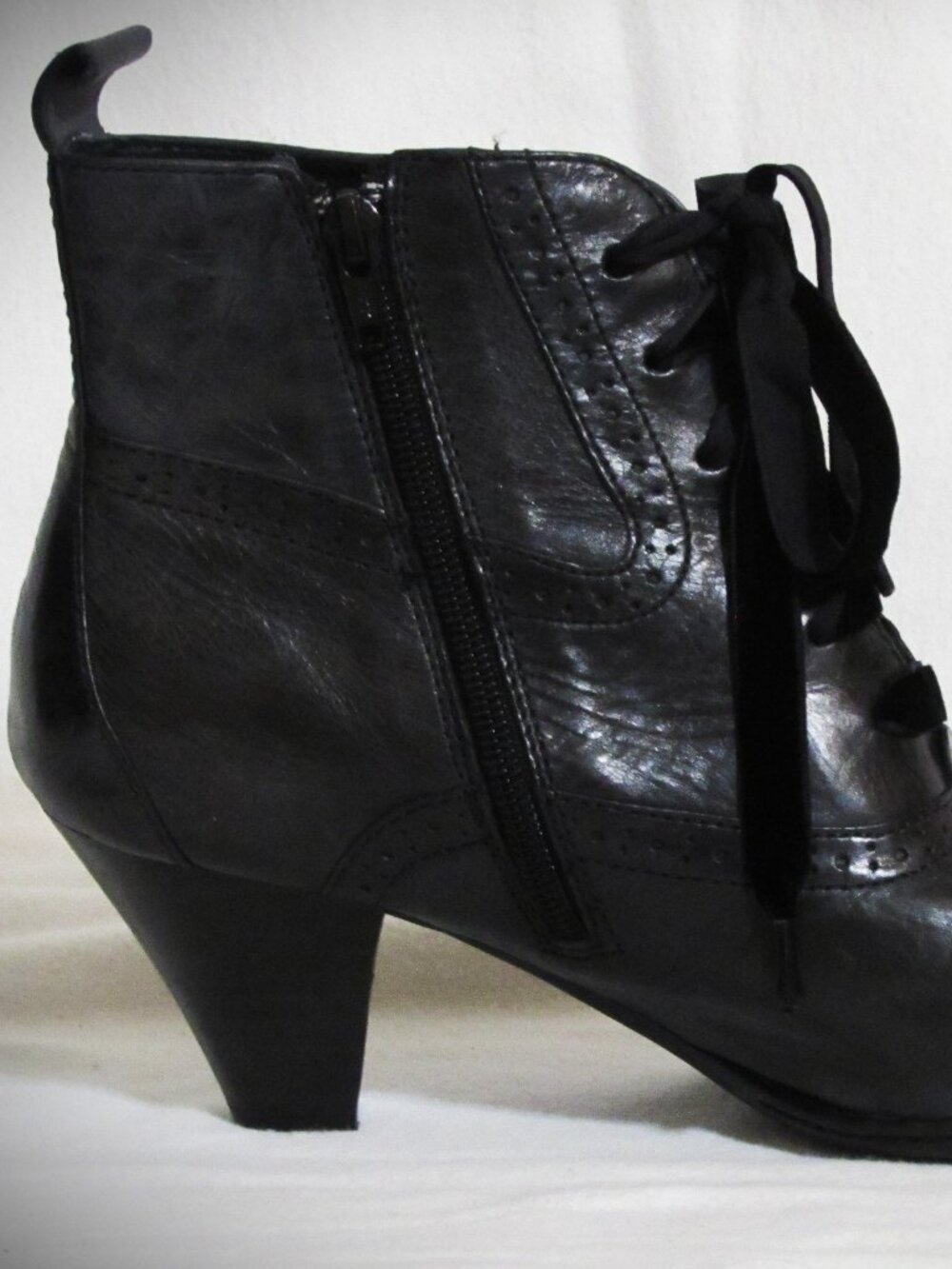 Womens Ladies Born Black Leather Lace Up "Peasant" Heels Boots 8.5 M Orig $190 - Picture 4 of 10